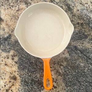 LeCrueset vintage 6.5” with cream interior - great condition